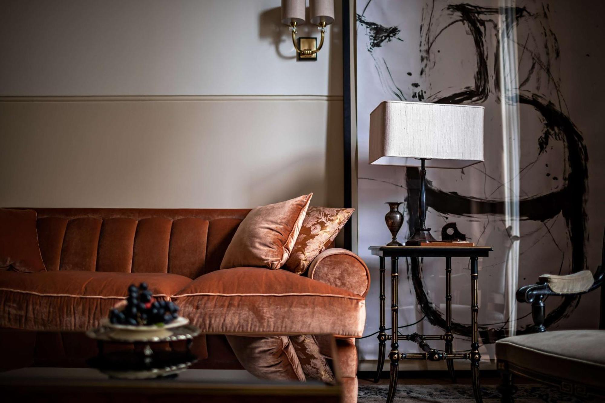 فندق Nomad لندن المظهر الخارجي الصورة A velvet sofa