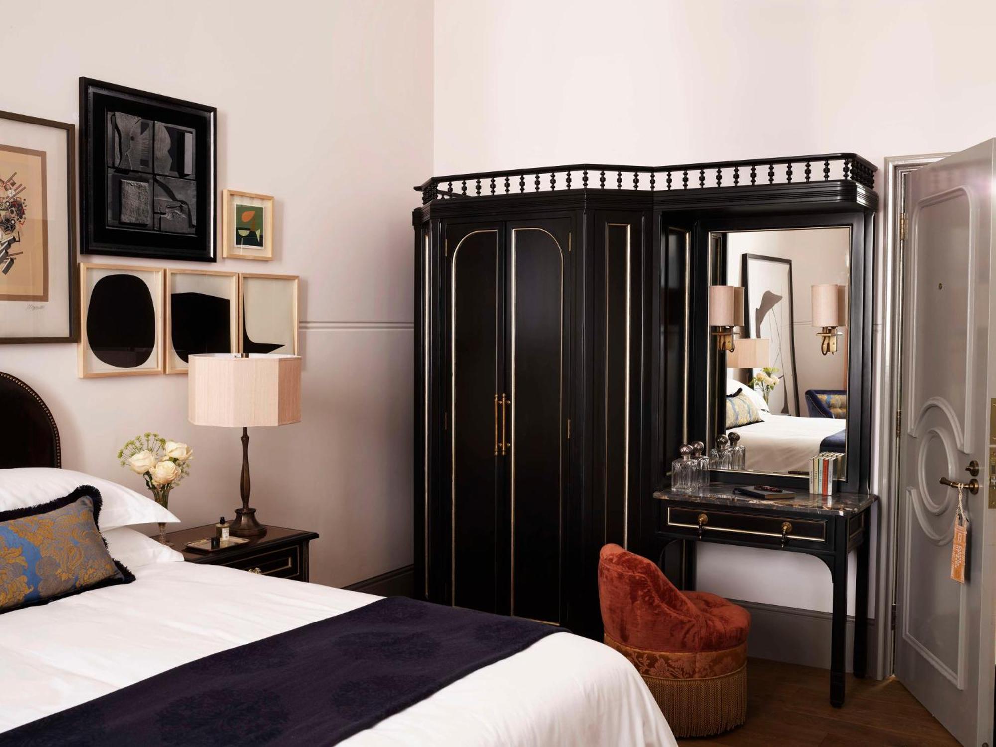 فندق Nomad لندن المظهر الخارجي الصورة A bedroom at the Mandarin Oriental, Singapore